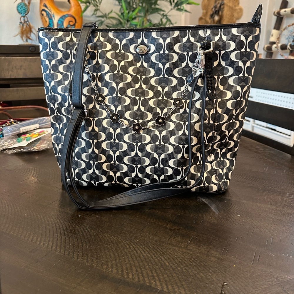 Coach Black & Cream Signature Print Tote with Wristlet - Picture 5 of 16